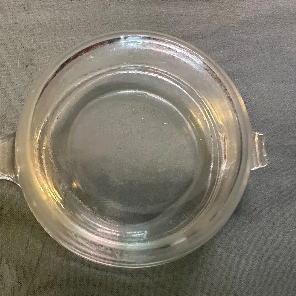 Vintage Pyrex 10oz Covered Casserole Dish
